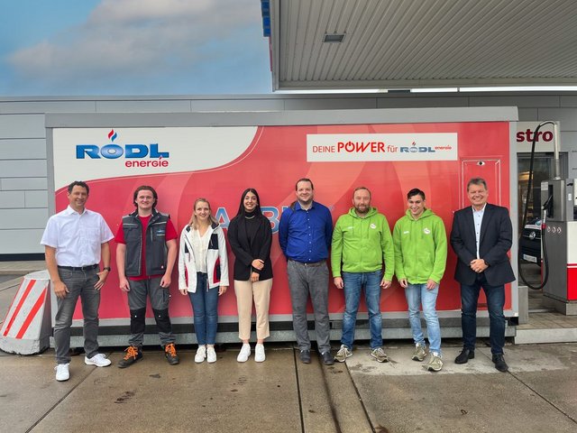 Pressefoto_Azubis2023_Rödl-energie_300dpi_c_Marina_Auer.jpg